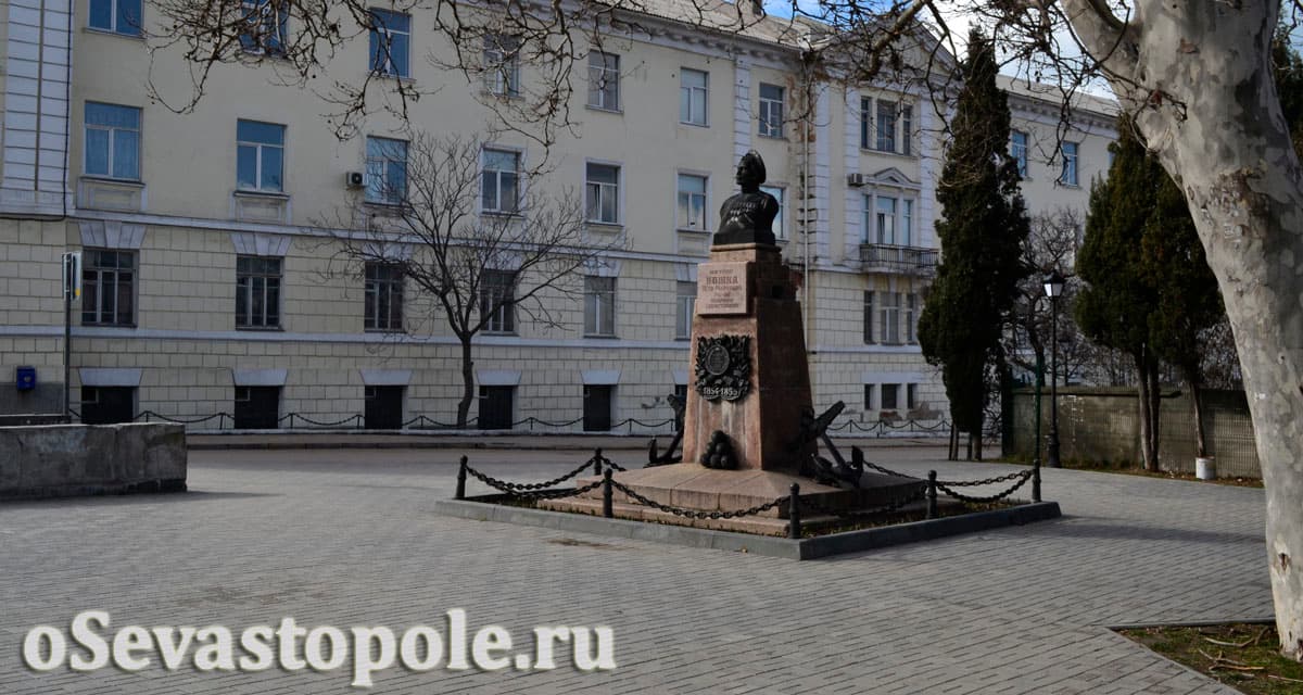 Памятник матросу Кошке на улице Героев Севастополя