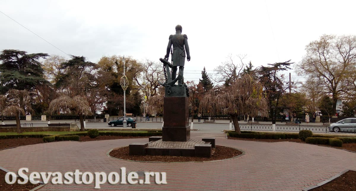 памятник адмиралу Сенявину в Севастополе