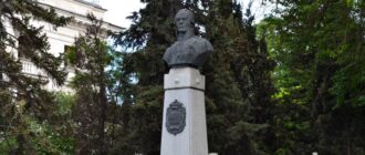 памятник Ушакову в Севастополе