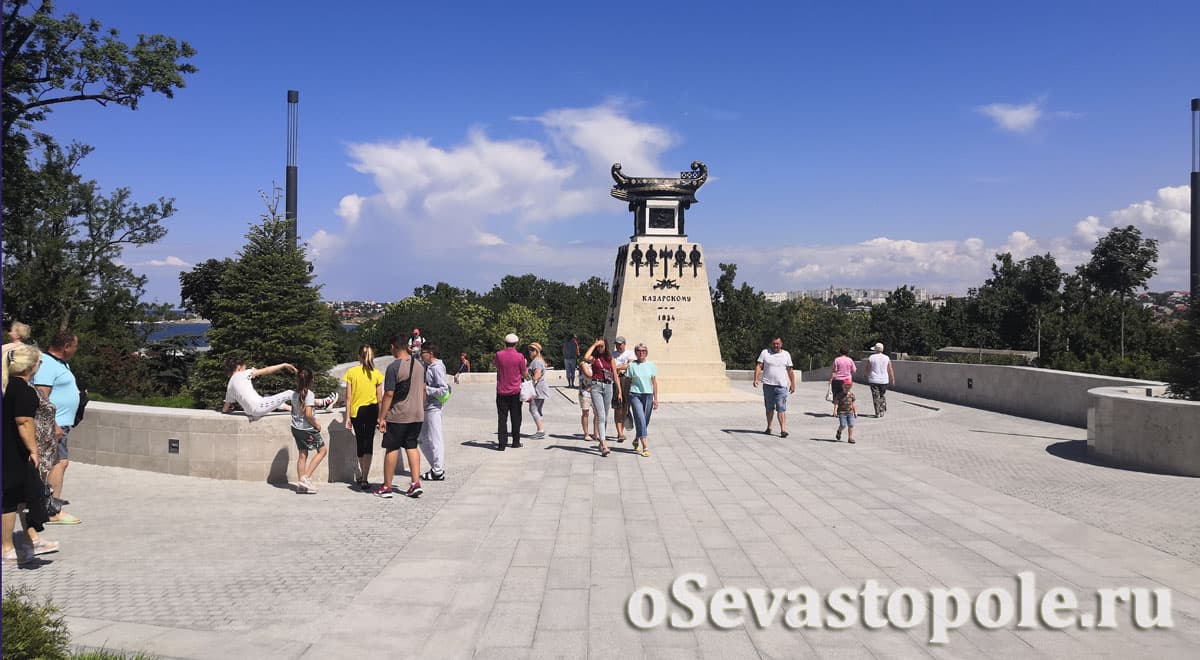 памятник Казарскому на Матросском бульваре Севастополя